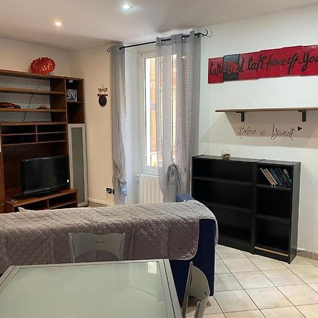 Casa Celeste, Bilocale Nel Pieno Centro Di Alassio Luaran gambar
