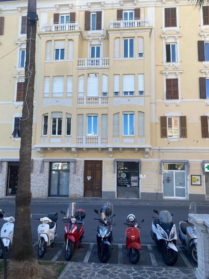 Casa Celeste, Bilocale Nel Pieno Centro Di Alassio Luaran gambar